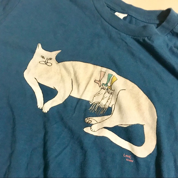 Other - Cat shirt tiny cats drink tap off big cat